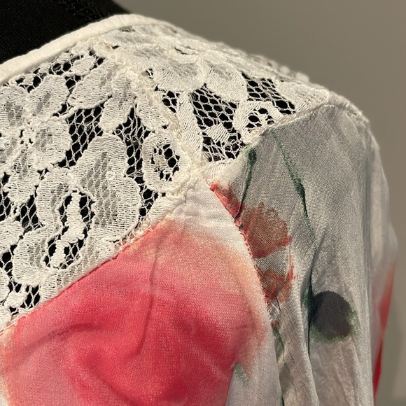 Floral Italian Silk Blouse. Size Small - Picture 3 of 11